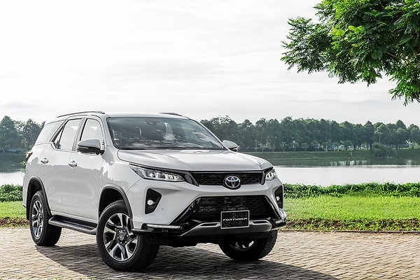 Thuê xe FORTUNER 8 chỗ - Tự lái
