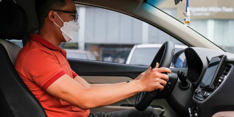 Nên thuê xe người lái để dễ điều khiển 